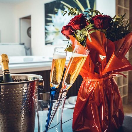 Chambre D'Hote Romantique Avec Spa Privatif Domaine Les Nuits Envoutees - Vezenobres Exteriér fotografie