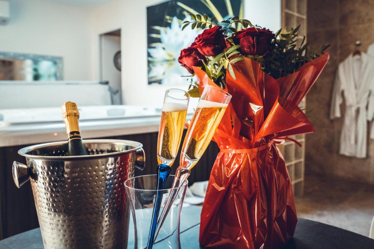 Chambre D'Hote Romantique Avec Spa Privatif Domaine Les Nuits Envoutees - Vezenobres Exteriér fotografie