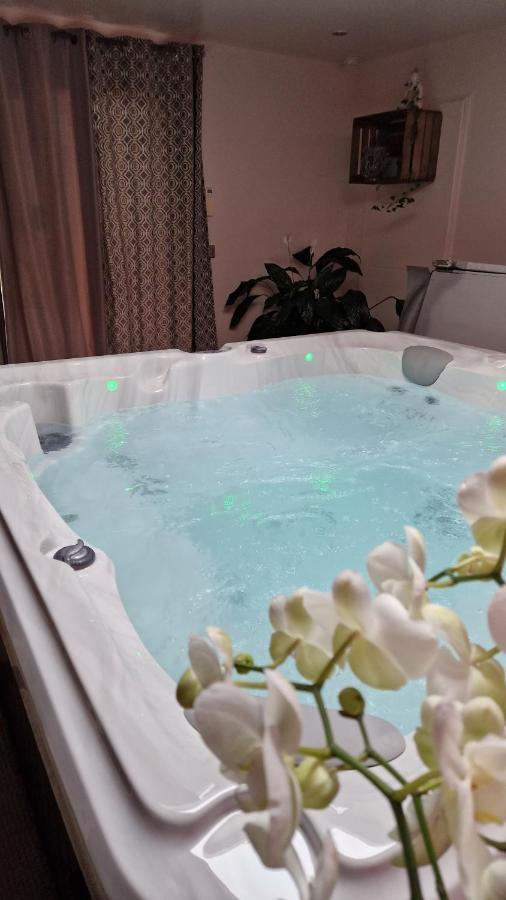 Chambre D'Hote Romantique Avec Spa Privatif Domaine Les Nuits Envoutees - Vezenobres Exteriér fotografie